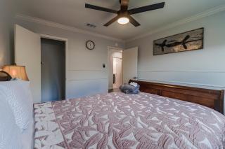 Beautiful home with backyard - 7