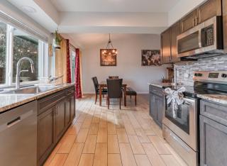 Beautiful home with backyard - 9