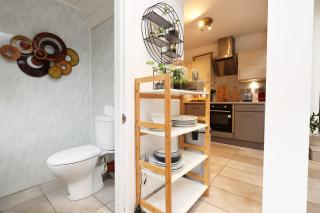 Walk to City and Bay Stylish 2BR House - 6