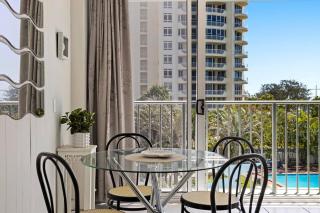 Surfers Beachside Studio Ocean View - 6