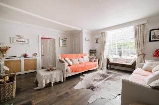 Luxury Townhouse in the Heart of Burford Sleeps 11 - 3
