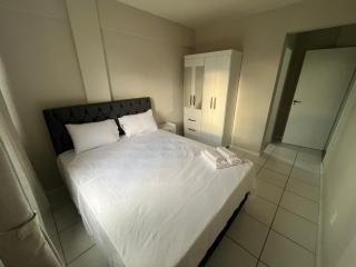 Residencial Lancaster - Apartamento 102 - Foz - 4