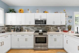 Beachside Charm 3BR Villa with Resort Amenities - 1