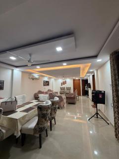 Stella Homestay - Near Yashobhoomi - 9