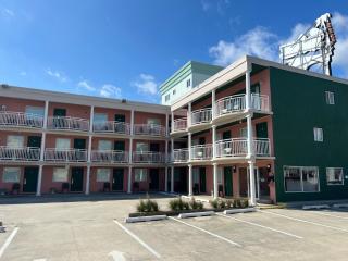 Coliseum Ocean Resort - 8