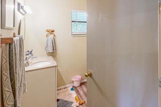 2BR Home on River with Outdoor Dining Area and Deck - 2