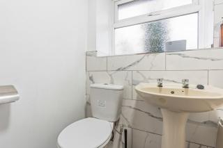 #109 Modern 3-Bed Home in Moseley - 1