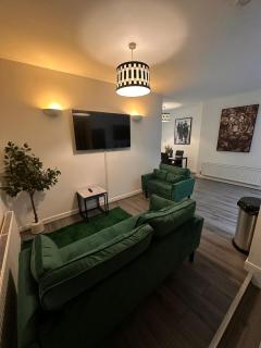 Spacious City Centre 2-Bedroom Apartment by StaySavvy Accommodation - 0