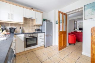 Spacious 3BR House with Sea Views in Carnlough - 4