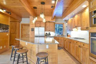 Morning View Lodge: Spacious, Hot Tub, Views - 6