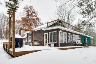 Lakefront Brainerd Cabin w Deck, Fire Pit - 8