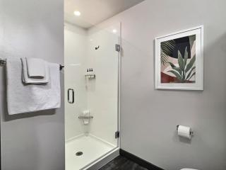 UAB Access, Stylish Spot in Walkable Downtown - 7