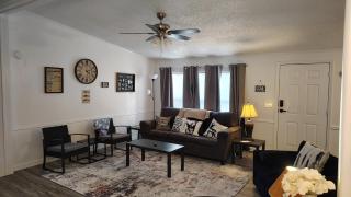 White River Trophy Trout Basecamp, Fire Pit, Boat and RV Parking, Sleeps 10, Norfork Lake 2 Mi - 1
