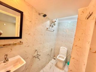 Chic 1RK Studio with Kitchen in Ballygunge - 3