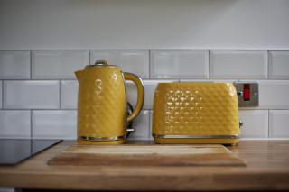 Spacious 2 Bedroom Apt with Stunning Views in Holmfirth Village Huddersfield - 1