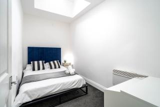 Derby Apartment, Sleeps 6, Free Parking & Close to amenities - 8