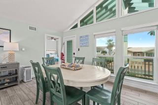 Waterfront Communal Pool Dock Pet-Friendly - 1