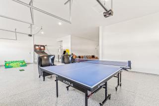 Generous 4BR Home w Hot Tub & Game room - 8