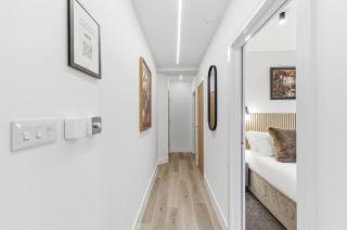 Stylish Home - Pool table, Virgin TV, Fast Wifi, Garden and Self-Check-In by Yoko Property - 4