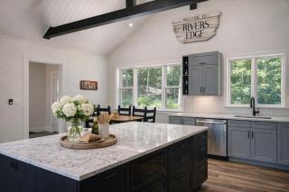 Waterfront Muskoka Cottage with FirePit, BBQ and Canoes - 6