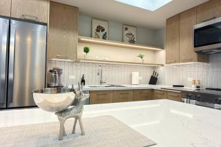 3 Sisters Mountain Getaway | Luxe 2BR w Pool & Gym - 3