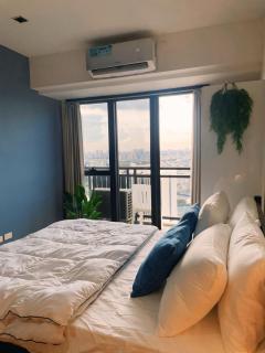 Poblacion Makati with Free Pool, Gym and Smart TV and Fast Wifi - 2