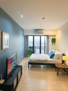 Poblacion Makati with Free Pool, Gym and Smart TV and Fast Wifi - 5
