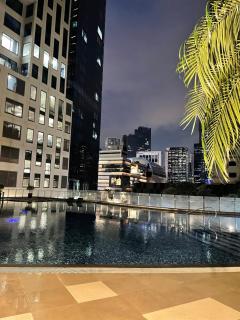 Poblacion Makati with Free Pool, Gym and Smart TV and Fast Wifi - 9