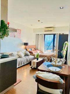 Poblacion Makati with Pool, Gym, Jacuzzi, Pool Table and fast wifi - 0