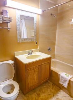 Trillium Motel & Restaurant - 2