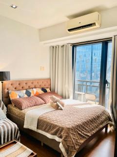 Poblacion Makati with Pool, Gym, Jacuzzi, Pool Table and fast wifi - 9
