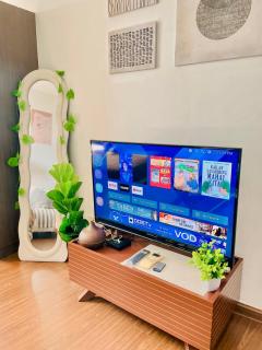 Poblacion Makati with Pool, Gym, Jacuzzi, Pool Table and fast wifi - 8