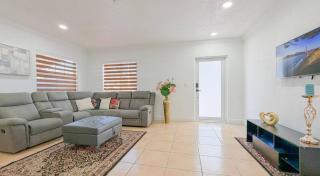 Modern & Central Miami Free Parking & WiFi - 2