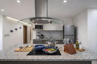 24k Propiedades Premium Condo on Malecon with Ocean View Sleeps 6 - 8