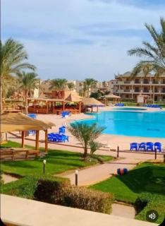 شاليه مميز في الحياة ريزورت العين السخنة إطلالة رائعة تشطيب نظيف قريب من البحر وحمام السباحة مناسب للعائلات هدوء وخصوصية تامة - 2