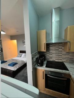 Sleek Private Studio with Netflix in Moseley - 5