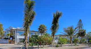 Canal 313 - Right in Siesta Key Village! - 2