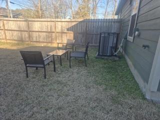Modern 3BR and2BA Houston Retreat with Private Yard - 4
