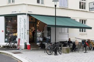 Central high-ceiling apartment by Johannes Church - 9