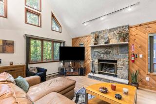 Poconos Lake Retreat - Beach, Boats and Outdoor Fun - 2