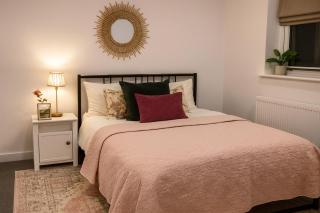 Near Stadium - Free Parking - Sleeps 4 - 0