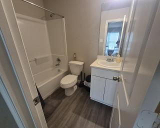 Spacious 3BR and 2BA Home with Private Yard in Houston - 3