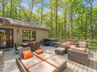 Modern Cabin w Hot Tub Woodstove FirePit & More - 8