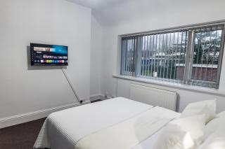 Spacious & Cosy Holiday Home in Manchester - 9