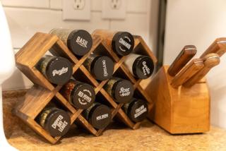 Vintage Vogue Suite, Patio Fire Pit Grill, WI-FI - 2