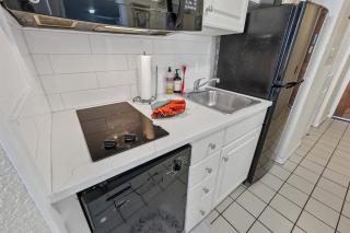 Ocean Annie's Oceanview Studio,Scenic Views,Pools! - 4