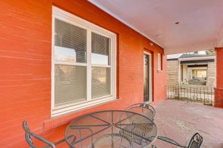 Nurse-Ready Kansas City Townhome Near Hospitals - 9