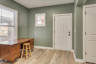 Nurse-Ready Kansas City Townhome Near Hospitals - 7