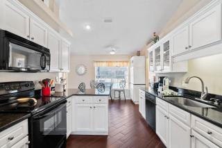 Hidden Jewel WITH A POOL - 7