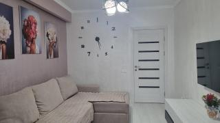 Современная и комфортная квартира с гостиной и спальней рядом с центром и цирком - 6